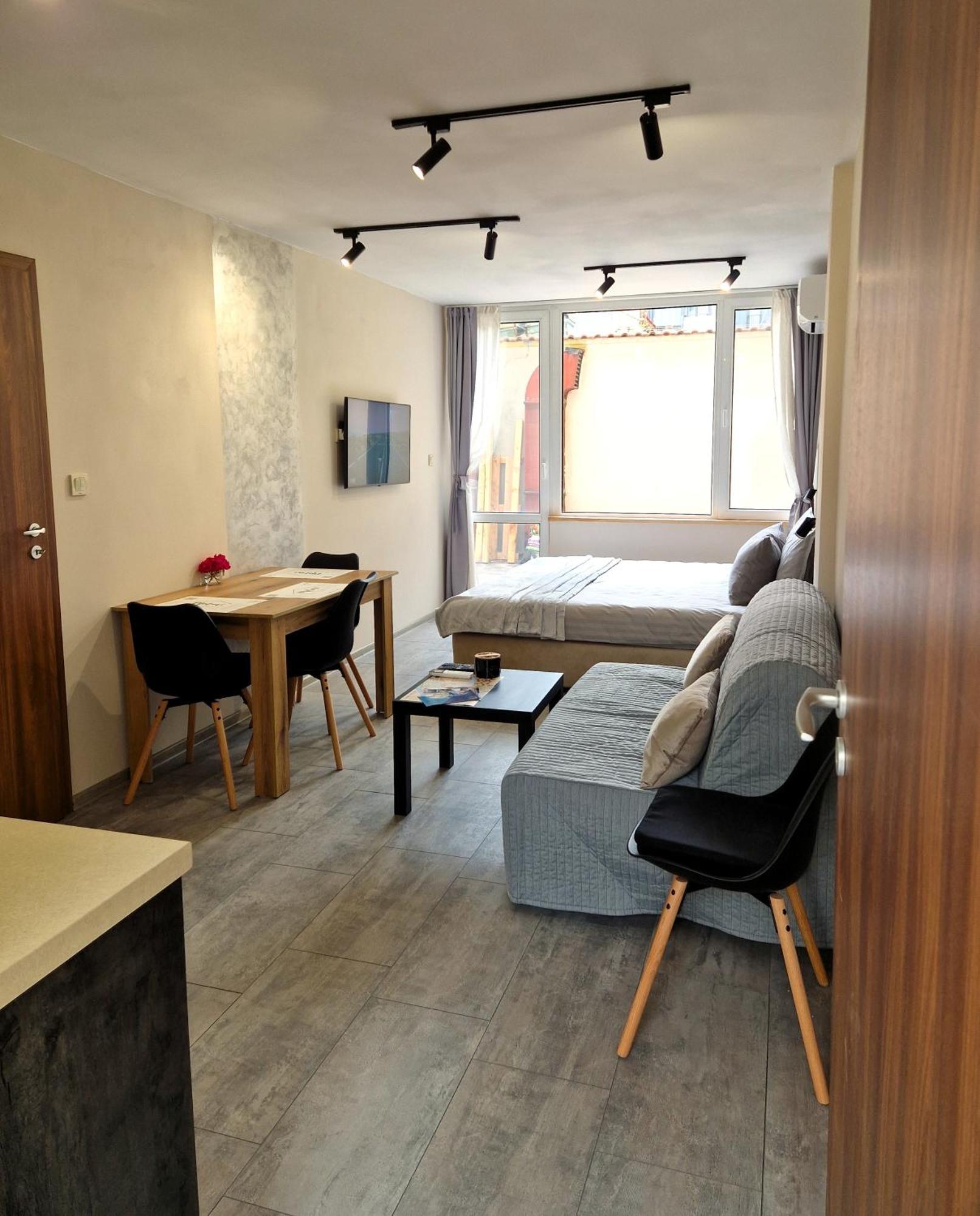 Malavi Dv34 Center * Ρούσε